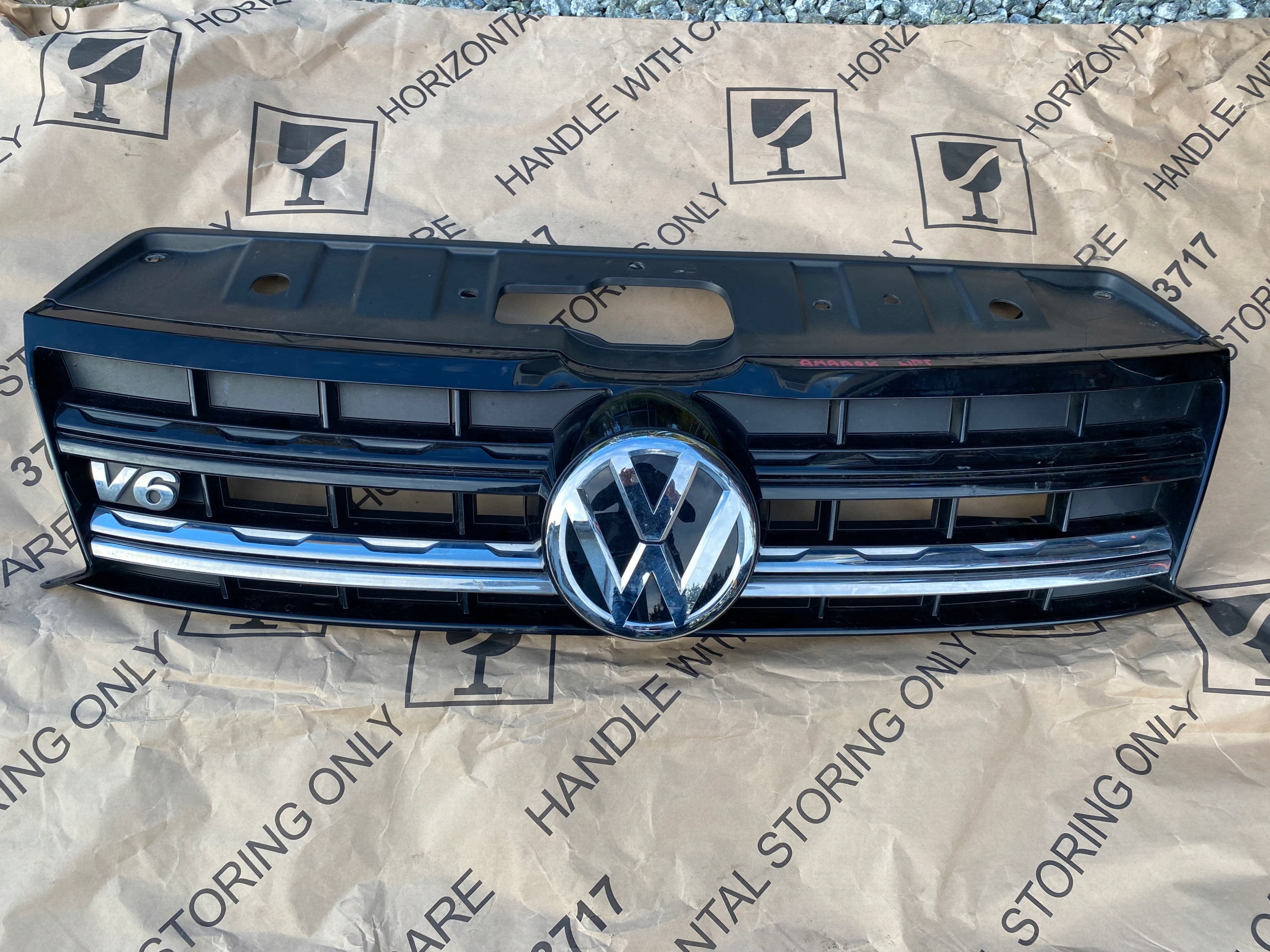 Kühlergrill VW Amarok 2H FRONTGRILL 2H6853651CH Kühlergitter