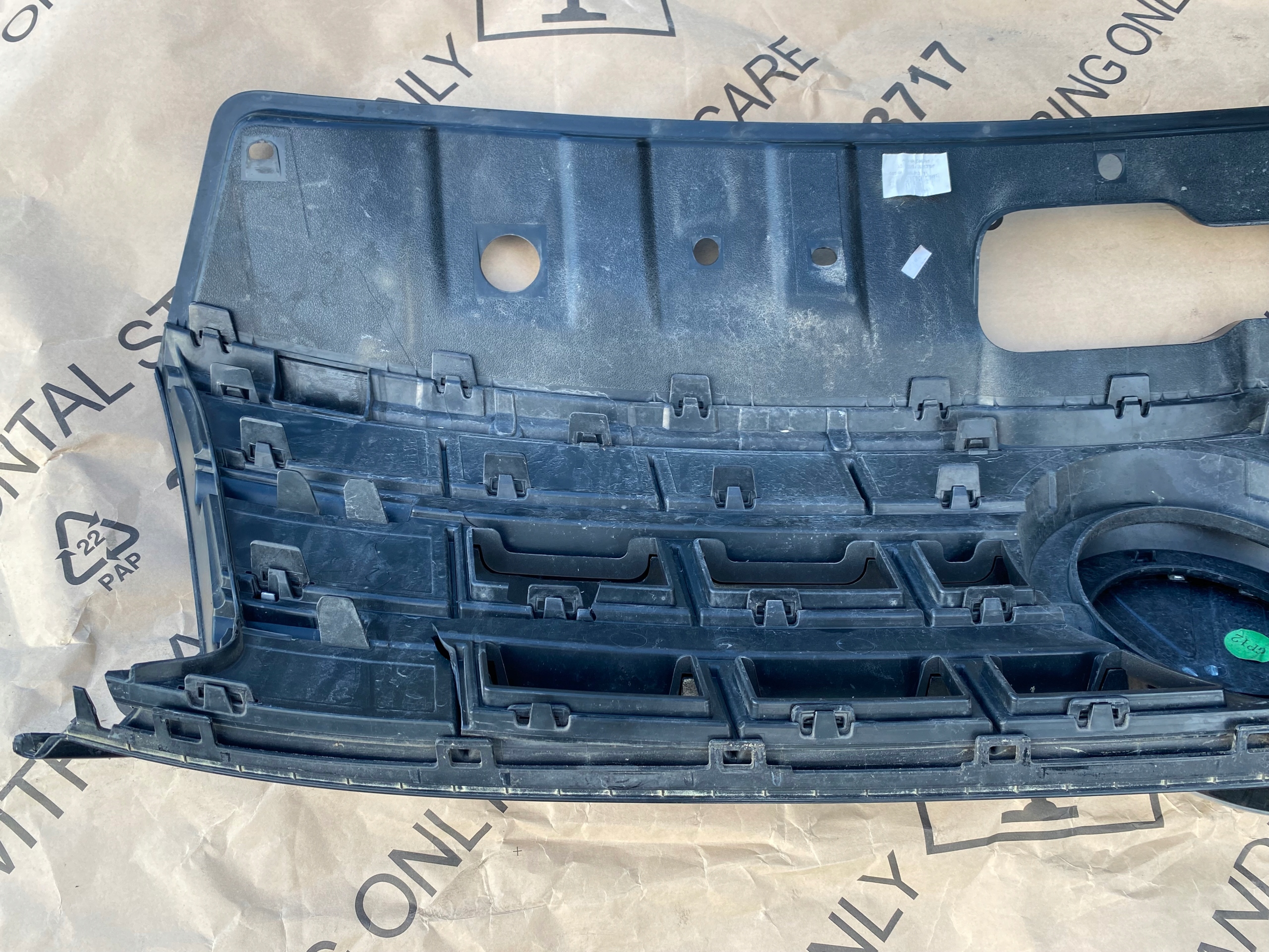 Kühlergrill VW Amarok 2H FRONTGRILL 2H6853651CH Kühlergitter